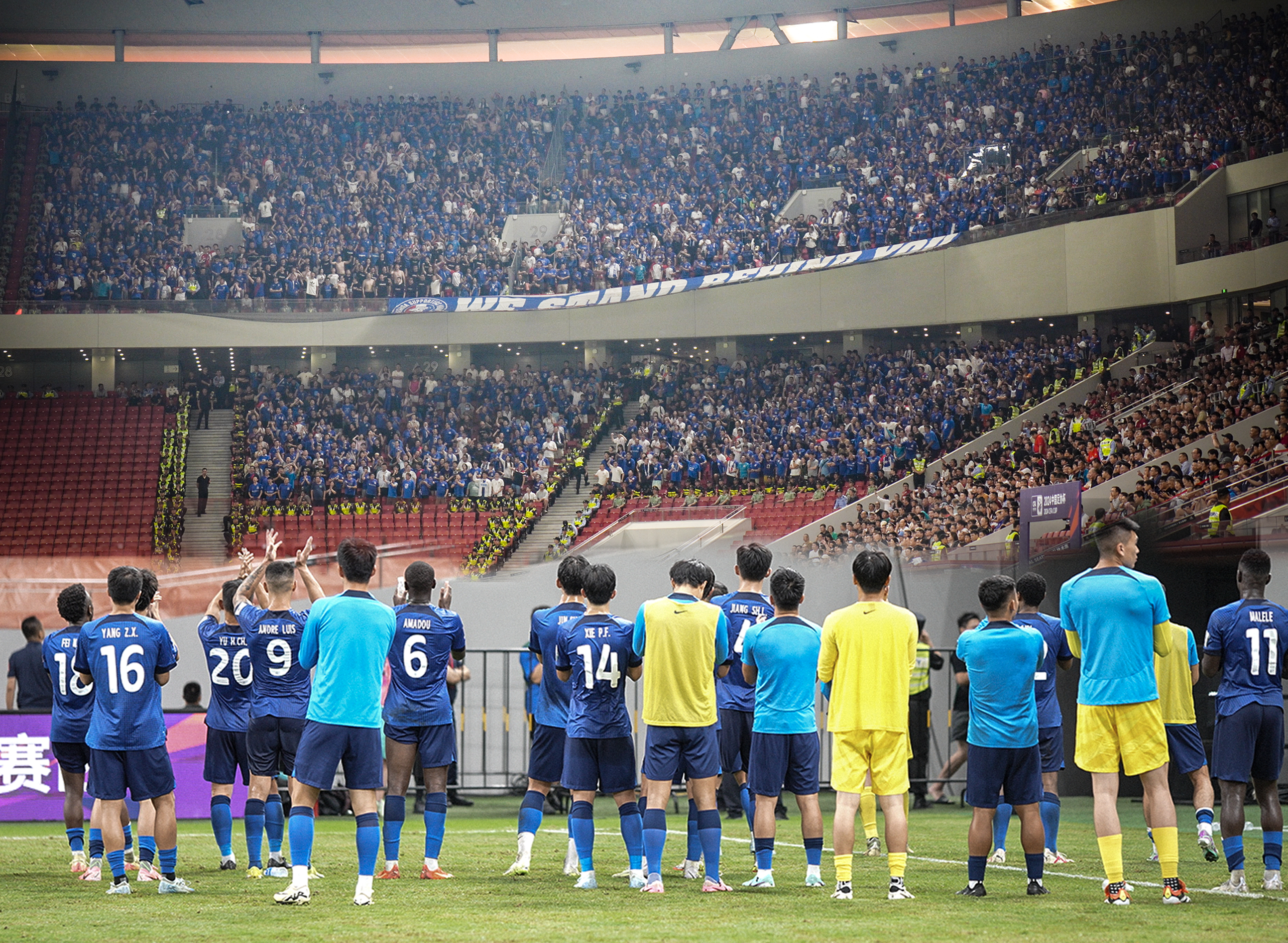 上海海港迎德国杯关键赛，清晨刷新队史纪录，引发热议，轮换策略成焦点 -爱游戏网页版